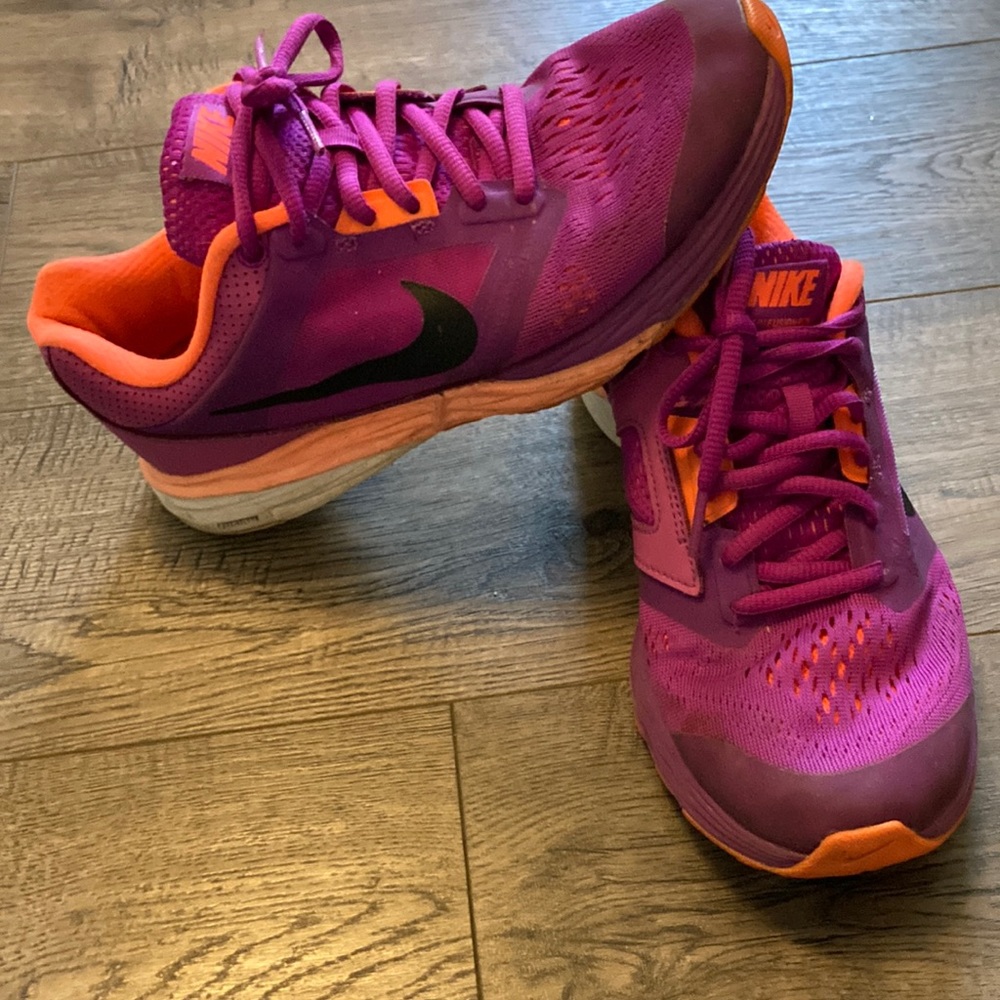 Nike running shoes, size 7.